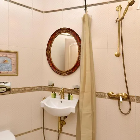 Royal Hotel