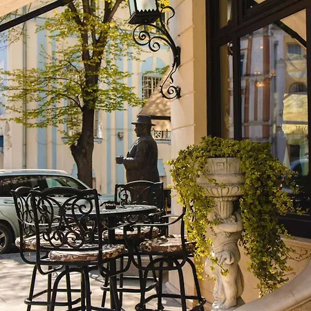Royal Hotel