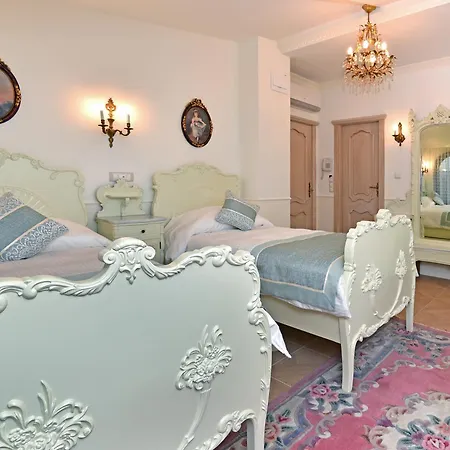 Royal Hotel