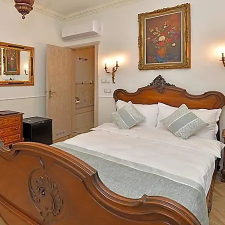 Royal Hotel