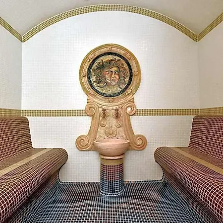 Royal Hotel